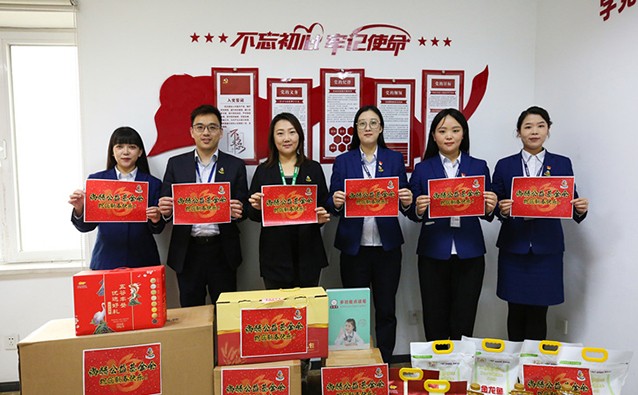 玩球体育公司党支部、玩球体育公益基金会帮助单亲母亲完成“微心愿”