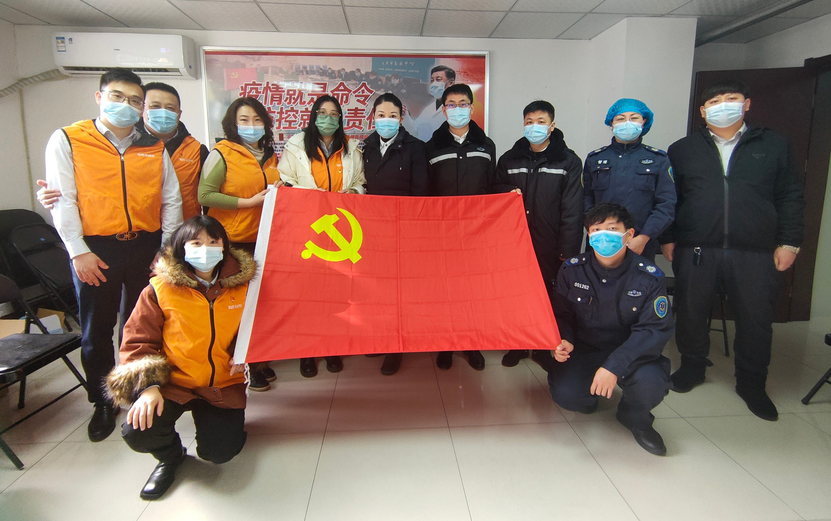 玩球体育党支部不断发挥引领带头作用，积极践行基层党组织的责任和担当