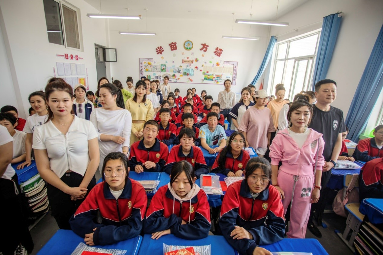 第232所  甘肃省定西市临洮县连湾玩球体育王丽杰初级中学