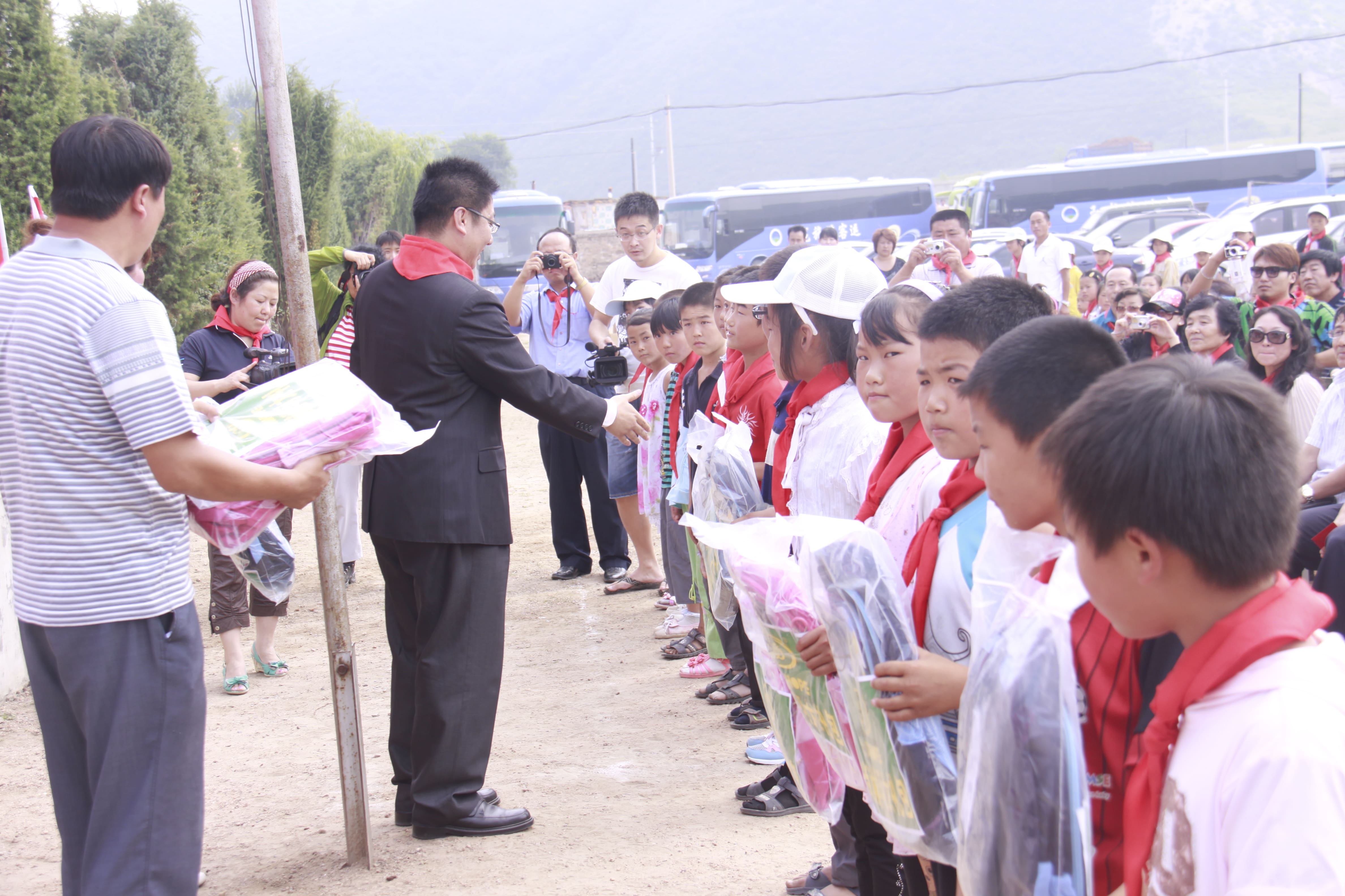 第16所 承德市三岔口玩球体育王素平小学 第16所 承德市三岔口玩球体育王素平小学