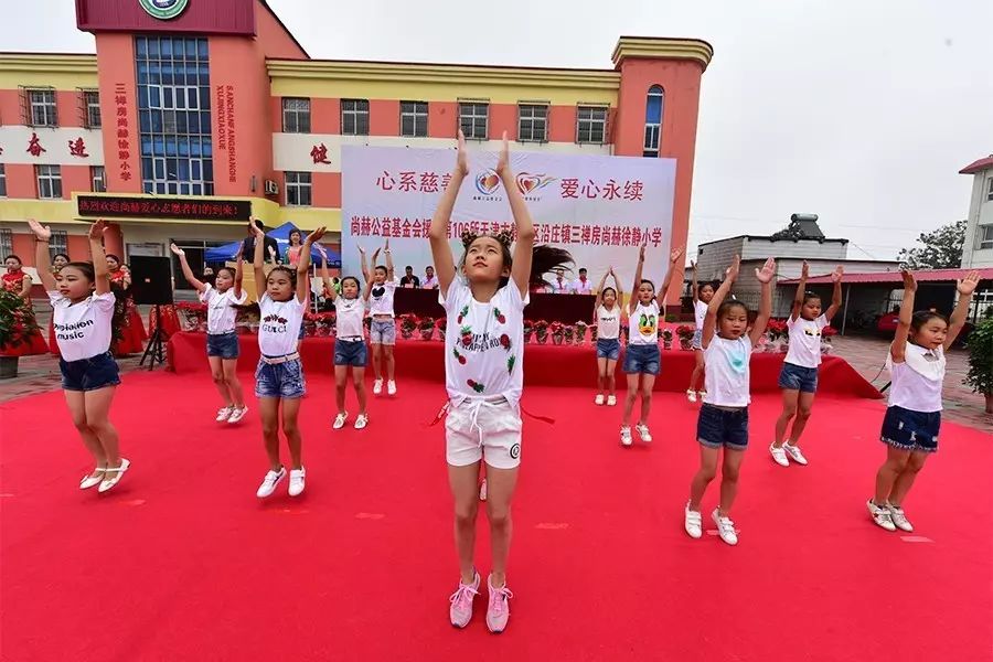 第107所 赤峰市阿鲁科尔沁旗乌兰哈达玩球体育谭迎春小学 第107所 赤峰市阿鲁科尔沁旗乌兰哈达玩球体育谭迎春小学