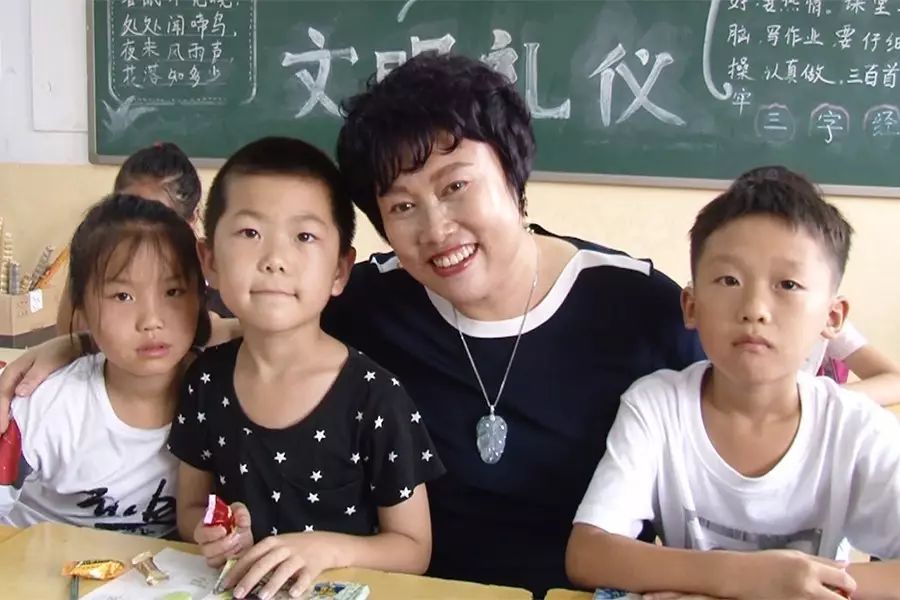 第107所 赤峰市阿鲁科尔沁旗乌兰哈达玩球体育谭迎春小学 第107所 赤峰市阿鲁科尔沁旗乌兰哈达玩球体育谭迎春小学